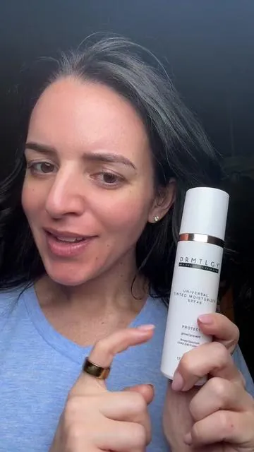 This @DRMTLGY turizer does it all—hydration, SPF 46, and just the right amount of coverage for a natural, even glow. Lightweight, non-greasy, and packed with skincare benefits, it’s an easy one-step routine for busy days! #SkincareMeetsMakeup #GlowAndProtect #glowup #spf46 #drmtlgy #tintedmoisturizer #nomakeupmakeup #nomakeup 