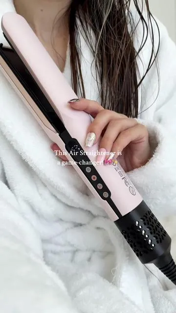 This is such a time saver! It leaves my hair so much sleeker than a regular straightener, without the damage. Totally worth it for anyone who uses a blow dryer every day! 🙌🏻
#HairGoals #SleekHair #HairCare  #HairTransformation #airstrait #TikTokShopSpringGlowUp #tiktokshopfinds #tiktokshop #springtok #girlythings 