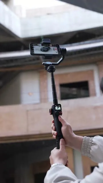 Check out the new @hohem global iSteady M7 phone gimbal. The Al tracking and remote touchscreen control are very nice features! #hohem#hohemlsteadyM7#unbox#selfie#gimbal#stablizer #tech#contencreator#fyp#film#videographer 