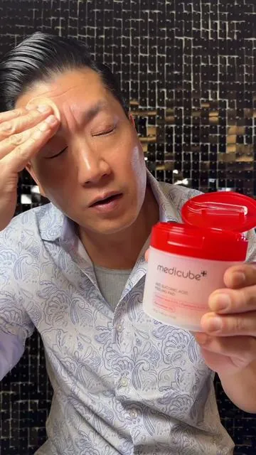 Korean Skincare. Red succinic acid peeling pads to reduce acne infections, pimples white heads and blackheads to rejuvenate and brighten skin #acne #acneinflammation #acnescar #pimples #KoreanSkinCare #Skin #SkinCare #face 