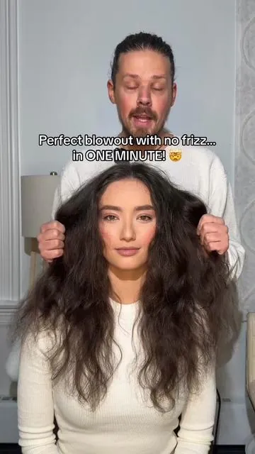 We’re obsessed with this one minute blowout hack using our One Minute Transformation Cream! 🤩

It’s packed with avocado oil and omega 3’s to deeply hydrate dry, dehydrated hair 🥑✨

@Dom Seeley #colorwow #hairhack #blowouthair #blowouthack #dryhairtips 