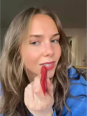 Worth the hype!! #laniege #laneigeglazecraze #lipbalm #lipserum 
