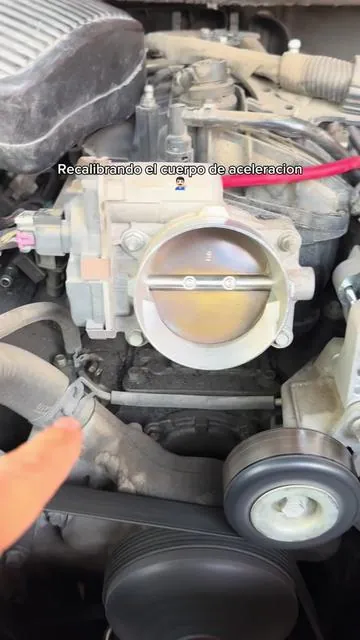 Recalibracion del cuerpo de aceleracion #TikTokShopSpringGlowUp #TopdonChallenge #obd2scanner #mechanic 