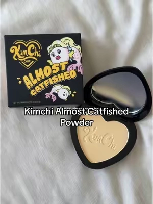 Kimchi Almost Catfished pressed powder in the Banana shade >> 🍌 I had to re-up on one of my favorite setting powders. I love that it’s compact & I can take it on the go. Kimchi always has the cutest packaging 🥹 #kimchichicbeauty #kimchialmostcatfished #kimchisettingpowder #settingpowder #pressedpowder #bananasettingpowder #kimchichicpowder #kimchichic 