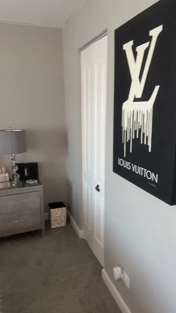 HOPE YOU GUYS CAN FINALLY GET YOUR SET UP! I WILL MAKE ANOTHER VIDEO ON WHERE I GOT MY DRESSER 🥰 #fyp #musthaves #followformore👉🏽👉🏽 #bougie #girlytok #girlythings #girlytok #foryouu #tiktokshop #tiktokshopfinds #roomtour #glamroom #glamroomcheck #ariannazielinski 