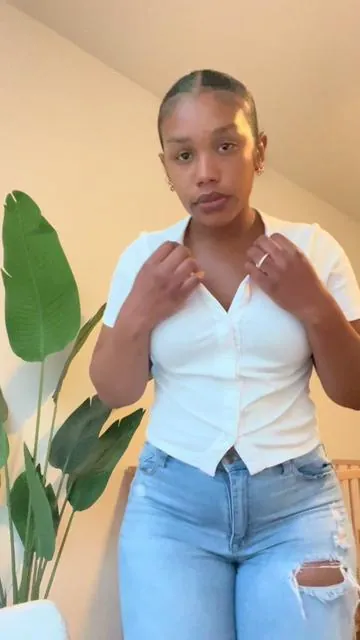 I love that it isn’t cheap quality. Definitely NOT see through and didn’t shrink after I washed it. I linked it down below.  #whitetop #ttshopdeals #ttshopaffiliate #modestfashion 