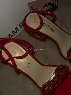 Los tacones que toda chica necesita😍❤️
#heels #heelslove #dreampairs #tacones #taconeschallenge #taconesaltos #zapatos #tiktokshop #taconesdemujer