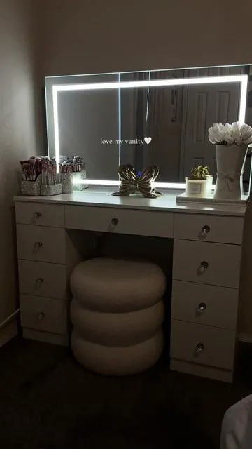 obsessed✨#vanity #girltok #girlyaesthetic #girlythings #makeupvanity #girly #makeup #foryoupage #fyp 