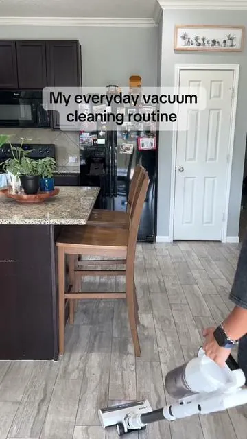 My everyday vacuum cleaning routine 🧼🧹✨ #cleaning #clean #vacuum #cleaningmotivation #limpiando #limpiando #klarpulvacuum #cordlessvacuum #fyp 