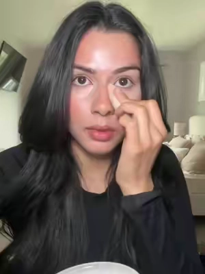 KimChi setting powder blurs my pores & brightens under eyes #kimchi #settingpowder #brightundereye #flawlessmakeup #makeupbase #makeuptutorial #viralmakeup 