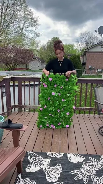 A privacy fence with flowers blew my mind #tiktokshopcreatorpicks #ttscreatorbash #Outdoors #patiomakeover #patiodecor 