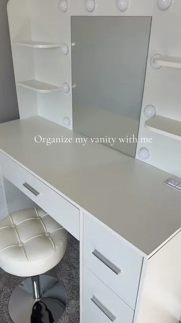 So easy with these🙌✨ #vanity #organizewithme #organizemyvanity #clearorganizer #organize 