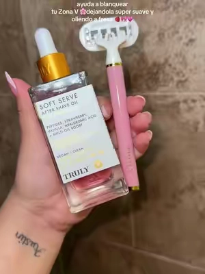Funciona para todo el cuerpo😮‍💨🍓🎀
#aceitecorporal #tiktokshop #serum
#serumcorporal #trulybeauty #aftershaveoil
#truly #shaveoil #beauty #hydrating
#moisturizing
#blanquearaxilas #aclarante