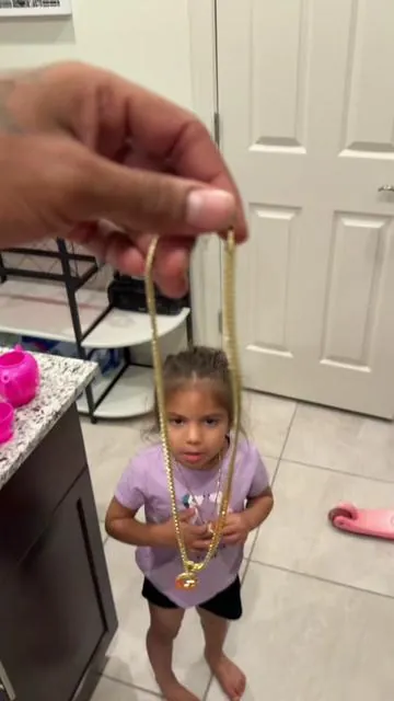 She really got on a $4,000 chain #gold #chain #necklace #jewelry #dealsforyoudays #tiktokshopmemorialday 