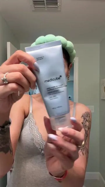 I’m OBSESSED with @medicube US Store !! Seriously products that work and are so dang affordable #medicube #medicubetiktokshop #medicubetiktokshop #medicubezeroporepad #medicubezeroporecleanser #pores #blackheadextraction #acne #breakouts #acneskin #acneskincare #skincare #beauty #tiktokshop #ttsbeautybesties #doublecleansing 