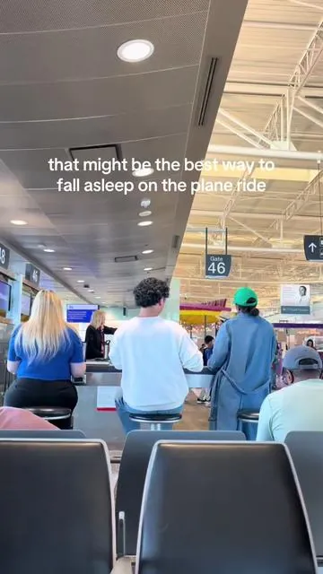 That might be the best way to fall asleep on the plane ride 😳. @Trtl Travel @TrtlTravel_US  #trtl #trtltravel #neckpillow #traveltips #travelhacks #vacation #tiktokshopcreatorpicks 