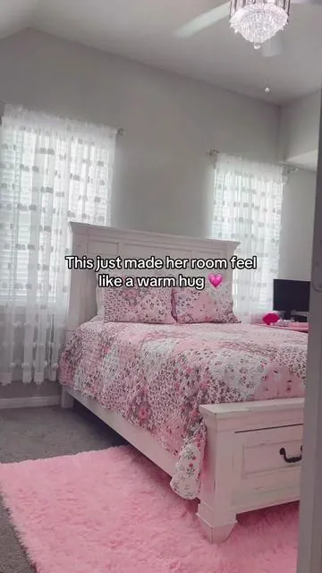 Reversible, lightweight, and so soft 😍 I kinda want one for my room now.   #homedecor #bedroomaesthetic #pinkbedding #cozyroom #momlife #reversiblequilt #cuteroomvibes #budgetfriendlyfind #TikTokShopCreatorPicks