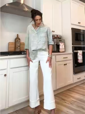 COMFY PANTS? Yes please 😍 lots of washes to choose from and love that they come in tall lengths!!!  #Summer #outfit #jeans #whitepants #stretchyjeans #stretchypants #workoutfit #workoutfits #jeansoutfit #comfyoutfits 