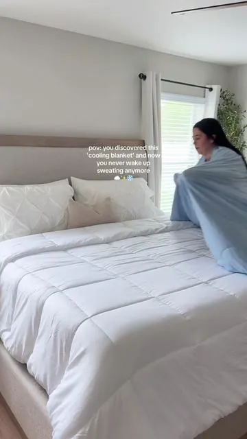 literally stays cool all night 🥹✨❄️ idk what it's made of but I'll never sleep with anything else!!! #coolingblanket #bedsurecoolingblanket #bedsure #coldblanket #nightsweats #hotsleeper #tiktokshopcreatorpicks #tiktokmademebuyit 