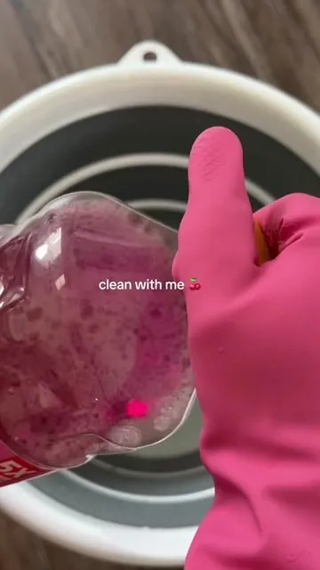 cleaning like this & then sitting down afterwards while admiring how clean it is bcus only we notice the dust in every corner of our home. 😭✨🫧 it’s also like never ending but with these it duster heads it definitely cuts down the time. these are compatible to the original ocedar mop stick. 🍒🫧 #clean#cleaning#cleaninghacks#cleaningtips#cleanwithme#cleningmotivation#cleaningtok#mop#mopping#dusting#dustinghack#spinmop#tiktokshopcreatorpicks#cleanfreshhype#cleaningtiktok#cleantok
