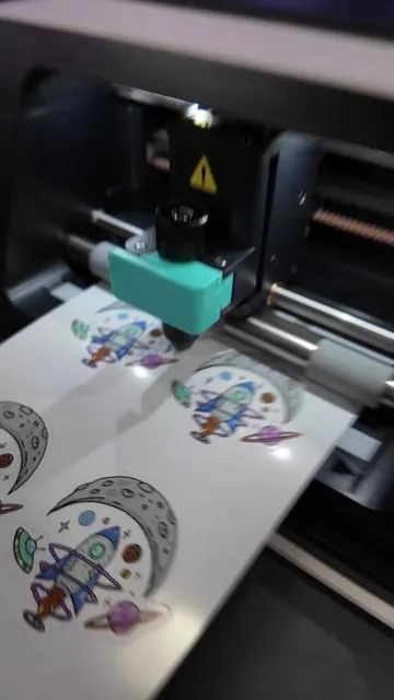 I’ve fallen in love with this all in one sticker printer 😍🙂‍↔️