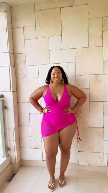 One piece swimsuit with attached sheer skirt. Tie on the side that you can scrunch and tie in a bow to show a little more thigh.  •adjustable straps •built in bra with removable pads  #fitwithcurves #fitandcurvy #swimsuit #tiktokshoptopcreatorpicks #tiktokshopsummerturnup #creatoricons #ttsthunderbolt #ttsfashionfinds #ttsfashionfam #resortwear #swimsuittok 