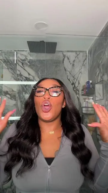 if you’re not adding body oils in your skincare routine YOU DONT LOVE YOUR SKIN FR 😩🫧🧼💦 #fyp #viral #bodyoilsforskin #bodyoils #cyklar #palmers #sheabutter #showerproducts #showerroutine #skincareroutine #tiktokshopcreatorpicks 