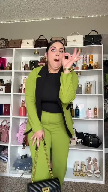 Imponte con elegancia y seguridad con este set de pantalón de vestir y blazer para mujer. Un conjunto sofisticado que resalta tu estilo y te hace lucir poderosa en cualquier ocasión, ya sea para la oficina, reuniones importantes o eventos especiales. Su corte moderno y favorecedor se adapta a tu figura con clase y distinción. ¡Conviértelo en tu look favorito! ##BlazerYPantalón #SetFormalDeMujer #ModaEjecutiva #EstiloFemenino #PoderFemenino #LookDeOficina #OutfitFormal #ModaConEstilo #Tendencias2025 #EleganciaFemenina #RopaDeMujer #TrajeDeMujer #BlazerStyle #ChicProfesional #VestirConClase#paratiiiiiiiiiiiiiiiiiiiiiiiiiiiiiii 
