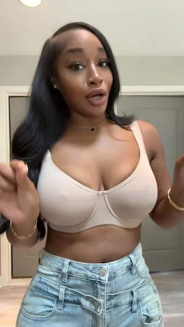 HSIA HAS THE BEST BRAS!!