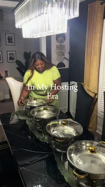 These elegant chafing warmers are perfect for hosting—whether it’s a casual dinner, holiday feast, or special event. Stylish, timeless, and always ready to serve. These Warmounts chafing warmers are also great for serving food right at the dinner table, no need to wait for a special event✨🍽️ #HolidayHosting #tiktokshop #creatorsearchinsights #hosting #kitchenmusthaves 