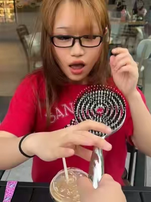 OMG this is the best comb i've ever used!!!!!#boarbristlebrush #halovidahairmagic #boarbrush #hairhealth #halovida #comb