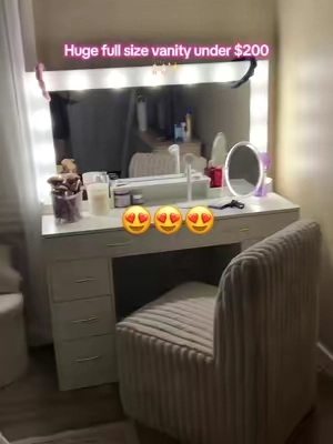 It’s so pretttty and SPACIOUS 😍🙌🏻 #vanity #vanitymirror #vanitymirror #makeupvanity #dealsforyoudays #tiktokshopfinds 