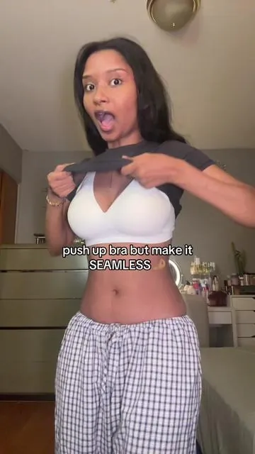 Bulges where? 🤔 #oeakbra #seamlessbra #pushupbra #wirelessbra #tshirtbra #everydaybra #musthave #tiktokshop 
