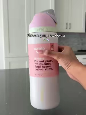 Candy coated 32 oz 🍬 #owala #owalawaterbottle #pinkbottles #emotionalsupport #hydration #waterbottle #colortrends #summervibes #pink #aesthetic 