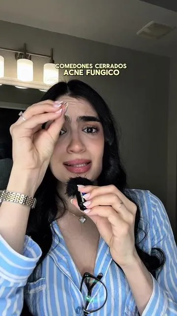 La mejor doble limpieza para chicas con comedones cerrados. 🧖🏻‍♀️🌿🪴💚  Cuando empecé a hacerme la doble limpieza mis poros se obstruyeron DEMASIADO, empecé a experimentar como pelotitas en la cara, y pronto supe que eran comedones cerrados causados por la misma obstrucción.  Paré por completo el uso de ese viejo aceite y lo remplace por este aceite de frijol mungo que es el más popular en COREA. Desde entonces mi piel ha tenido un antes y un después. 💚🧼🌿🌱🪴💚  #skintok #skindetox #detox #beplainskindetox #sebo #dealsforyoudays #poros #pielcontextura #textureskin #doblelimpieza #mungbean #puntosnegros #glassskin #doublecleansing #beplain #kbeauty #kskincare #koreanskincare 