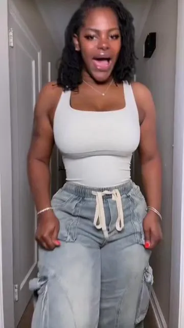 Living in these! The "Met My Match" baggy cargos from Fashion Nova are the perfect blend of comfort and cool in this vintage wash.
#FashionNovaJeans #ComfortChic #BaggyCargos #VintageDenim #CasualStyle #EverydayWear #FashionFinds 