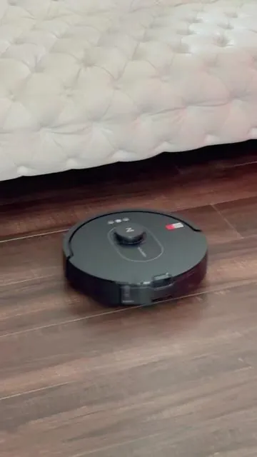 Este robot 🤖 para limpiar el piso es el mejor invento 💝 #superbrandday #tiktokshopdealsforyoudays #tiktokshopcreatorpicks #dealsforyoudays #shoplocallymade #floorcleaning #robotvaccuum @RoborockUS 