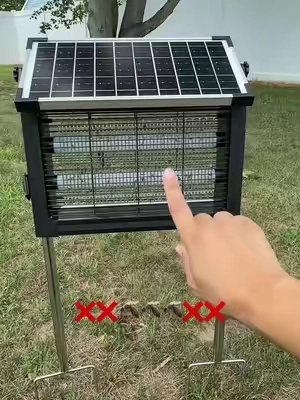 No me ha vuelto a picar un mosquito en mi patio durante la noche. Estoy tan feliz de haber conseguido este aparato.  #solarbugzapper #bugzapper #mosquitozapper #mosquitos #mosquitoseason 