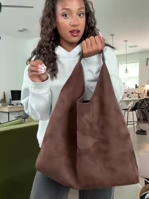 yall better RUN bc they marked down every color and there’s free shipping!!  (on sale at the time this video is being posted on 7/16/2025) @Gap  #gap #gaptotebag #gapslouchytote #slouchytotebag #totebag #gappurse #dealsforyoudays #tiktokshopcreatorpicks 