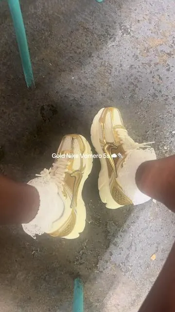 Flash sale 🤭🤭 I love these so much, get so many compliments and they’re sooo comfy  #nikevomero #nikeshoes #womensneakers #newshoes #currenttrends #comfortableshoes