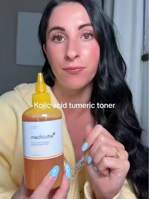Bye dullness, hellow GLOW 💛 This kojic acid tumeric resurfacing toner gently resurfaces, brightens, and evens out skin tone—because GLASS skin IS the outfit @medicube global  #medicube #medicubepartner #tumericandkojicacid  #brighteningtoner #glassskin 