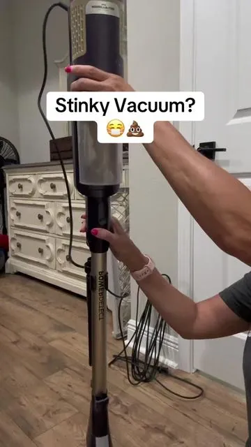 Replying to @leslierenee79 tips for a stinky vacuum. #cleaning #housecleaning #cleanwithme #housecleaner #vacuumcleaner #vacuuming #diffuseroil #cleantok #cleaninghacks #cleaningmotivation 