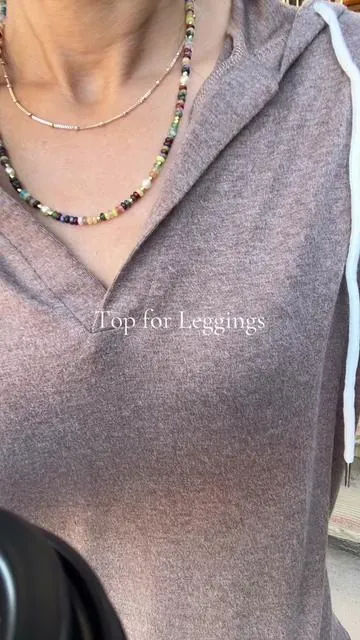 This long sleeve hoodie is lightweight, really soft and comes in several colors.
#wiholl #lightweighthoodie #longsleevetop #fallfashion #outfitswithleggings 