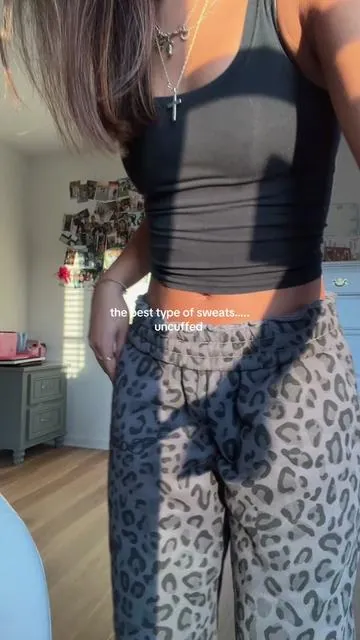 and they’re on saleee?!?? #OOTD #fyp #foryoupage #viral #tiktokmademebuyit #tiktokshop #summerfinds #forthegirls #summerstyle #comfrt #comfrtsweatpants #backtoschool 
