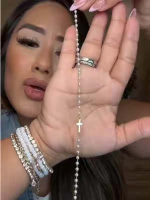This pearl cross necklace is gorgeous 😍 #crossnecklace #pearlcrossnecklace #crossnecklaces #tiktokshopcreatorpicks 