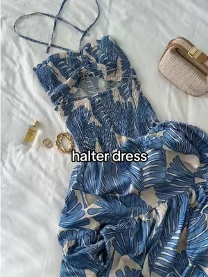 This dress is so pretty, it would be perfect for vacation or as a dress to wear on the beach. Tall girl friendly for sure, its long. Its stretchy and im wearing a size medium for reference. This dress is definitely giving summer, I love it #dresses #dressforwomen #summerdress #sundress #vacationdress #tallgirlfriendly #vacationoutfits #dress #vacationoutfit 