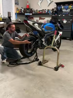 Best motorcycle stand on the market! Get one today to save hundreds of dollars in repair cost by being able to do the work yourself! 👍🏻👍🏻 ##gsxr1000##motorcycle##bike##bikelife##gsxr750