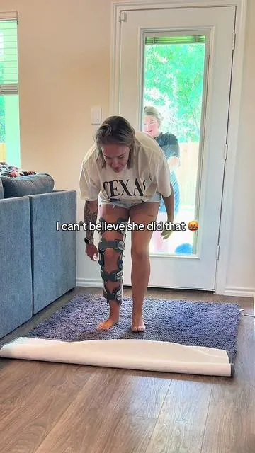 This rug catches it all. If you have pets, kids, a HUSBAND...you need this 😳 #muddymat #rug #Home #Lifestyle #petlovers #giftsideas