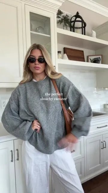 me bc we now have chilly mornings in Pennsylvania 🧺 love this slouchy oversized sweater #sweater #slouchysweater #falloutfits #summertofall #linenpants 