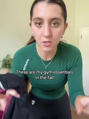 I love wearing these long sleeve compression shirts to the gym! They look so cute #compressionshirt #compressionshirts #longsleeveshirt #gymshirt #gymoutfit 